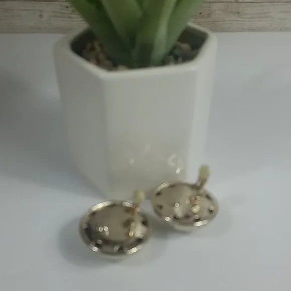 Fashion Jewelry, Vintage gold clip on earrings - Picture 2 of 4